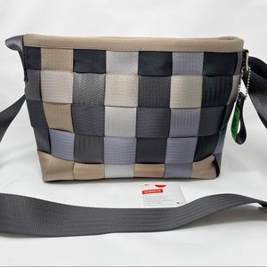 Harvey’s Seatbelt Messenger bag BNWOT